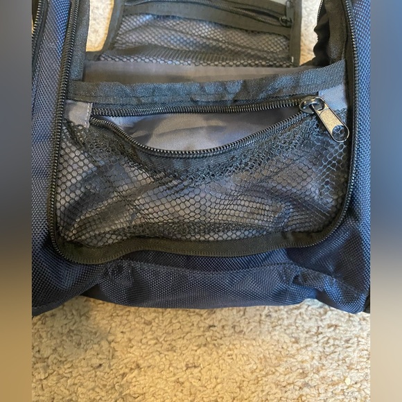 Blue Toiletry Bag Unisex Size 10X18 Inches - Picture 8 of 9